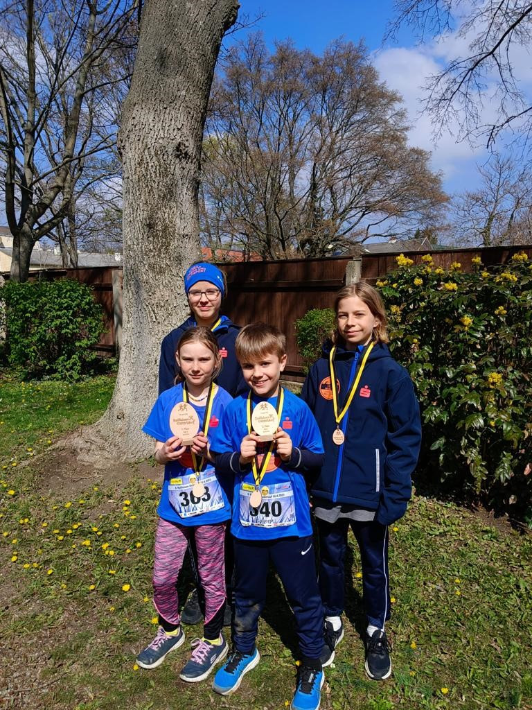 HSV Jugend und Multisport WN zeigt beim Ma. Enzersdorfer Osterlauf auf